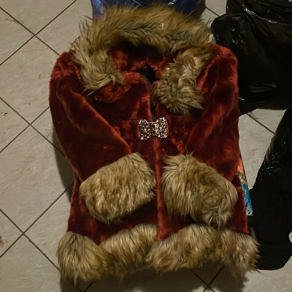 Aojiaon Xl faux fur coat red in color also has brown faux fur cuffs and hood
